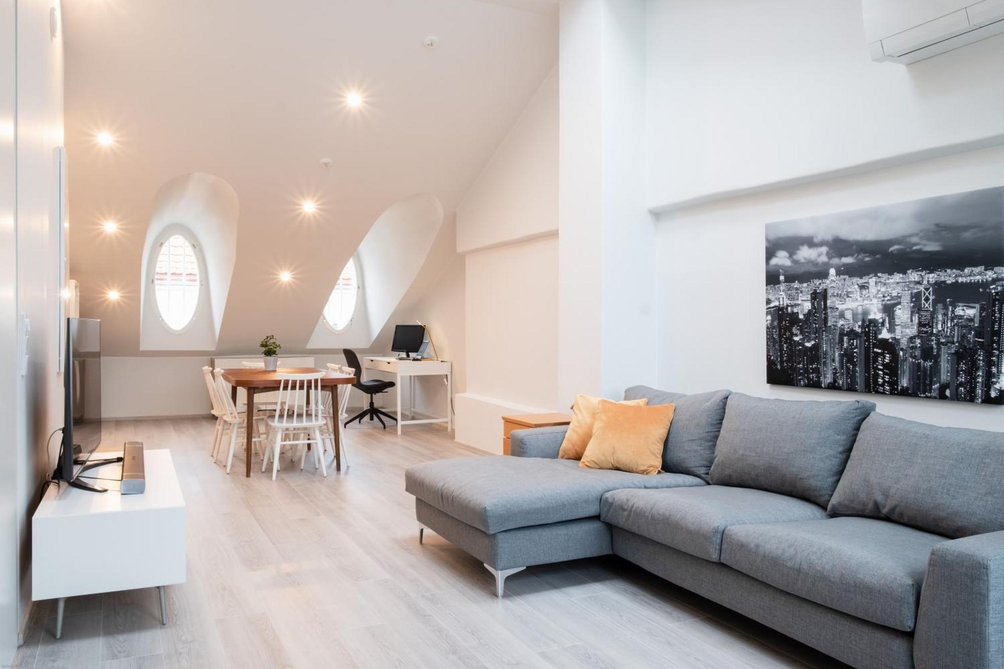 Elegant Penthouse Loft - Center Leilighet